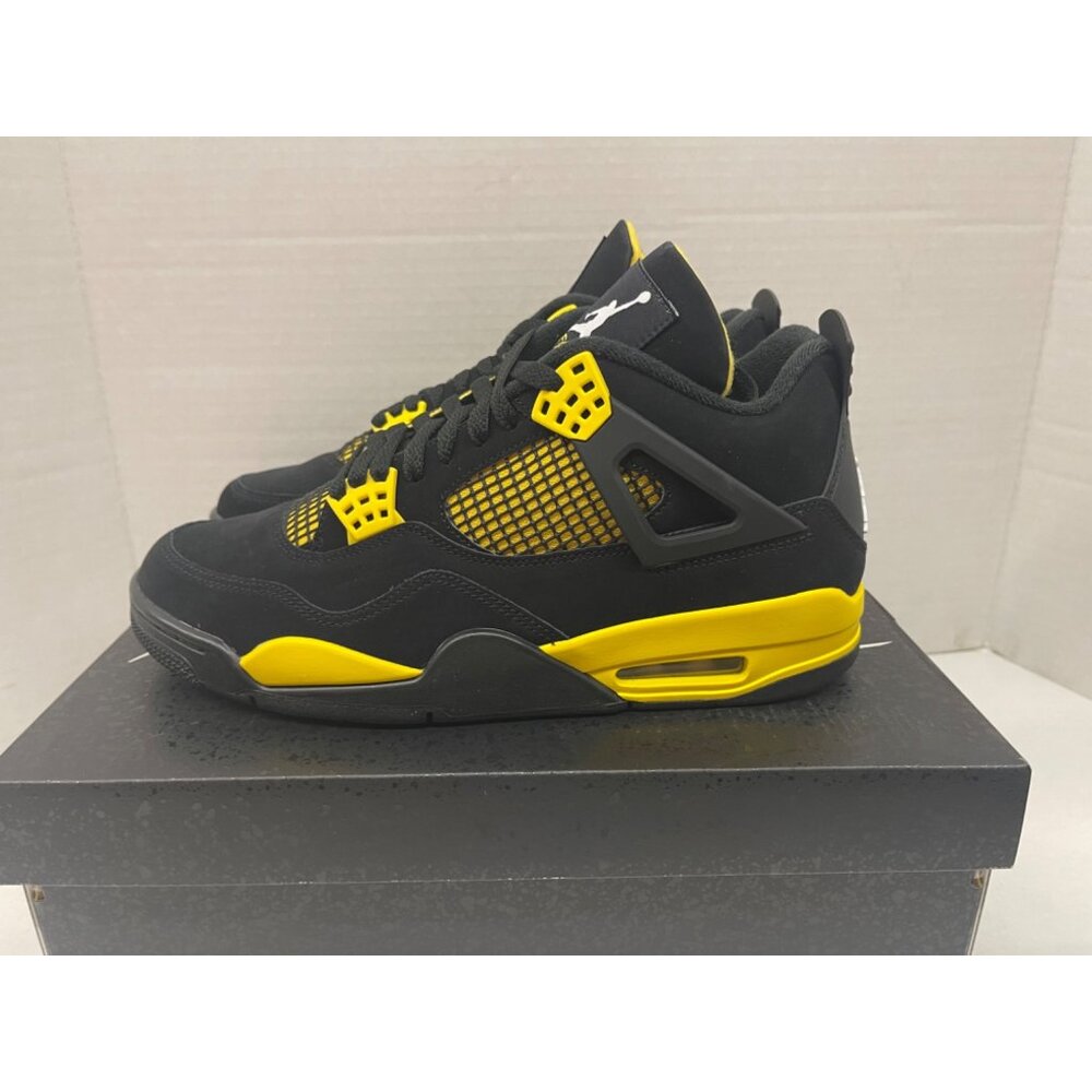 Air Jordan 4 Retro thunder mens size 10.5-NIB